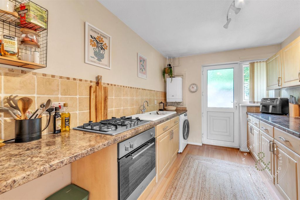 Property photo 3 of 25 Alderwood-Close-06.Jpg