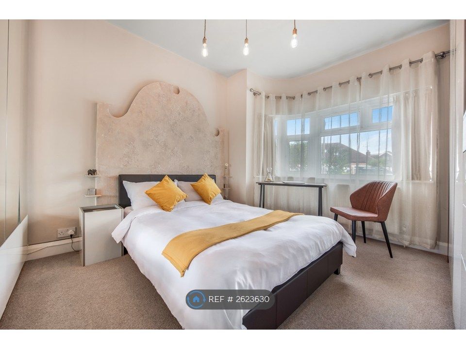 Property photo 1 of 13 Room 2