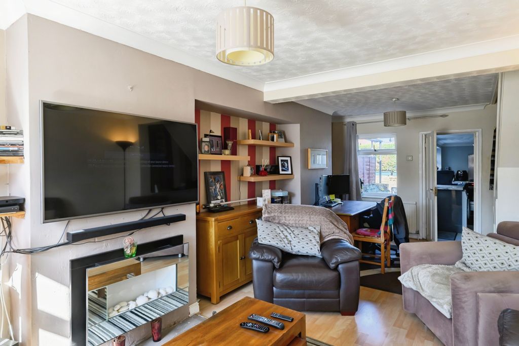 Property photo 2 of 20