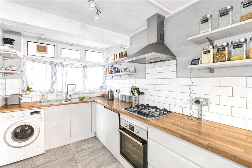 Property photo 1 of 10 Kitchen
