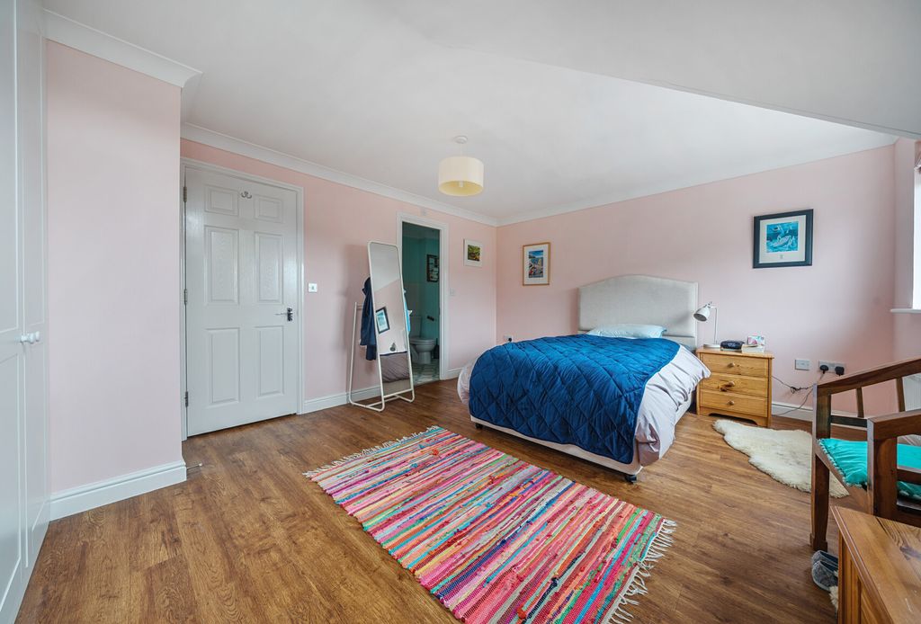 Property photo 2 of 14 1401044-10-6981d7...