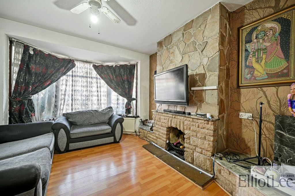 Property photo 2 of 13