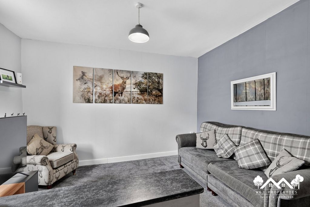 Property photo 2 of 35