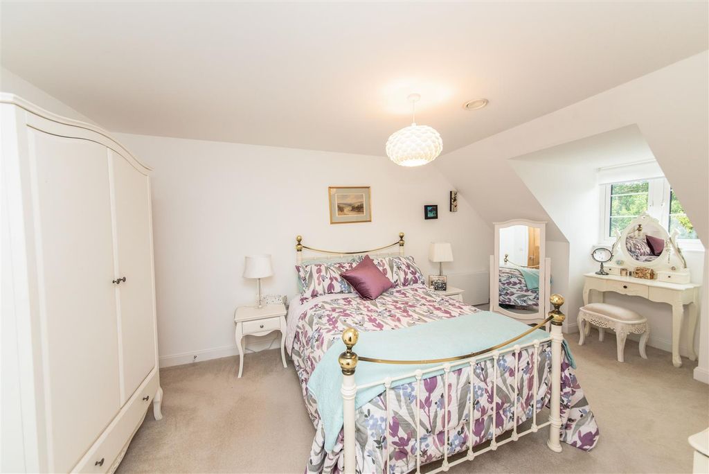 Property photo 3 of 10 Ae37d6Ae-c31A-4047-879E-21Eb8c451F12.Jpg