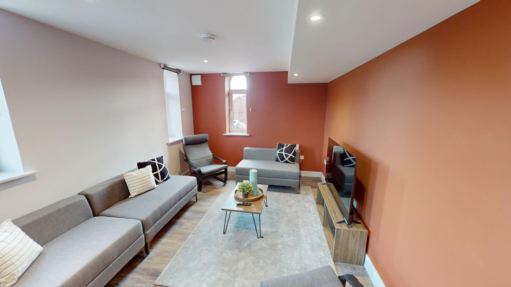 Property photo 1 of 17 Living Room