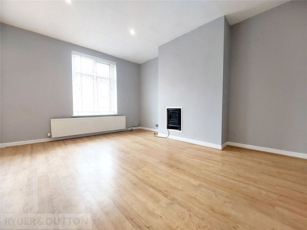 Property photo 3 of 7 Lounge