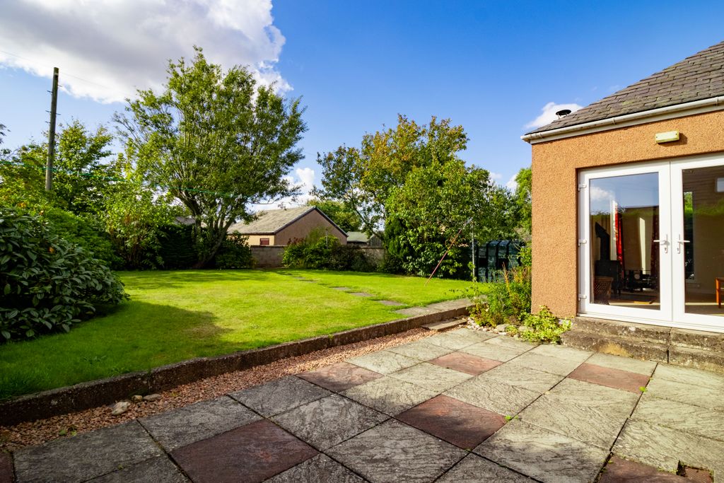 Property photo 2 of 30 Rear Garden
