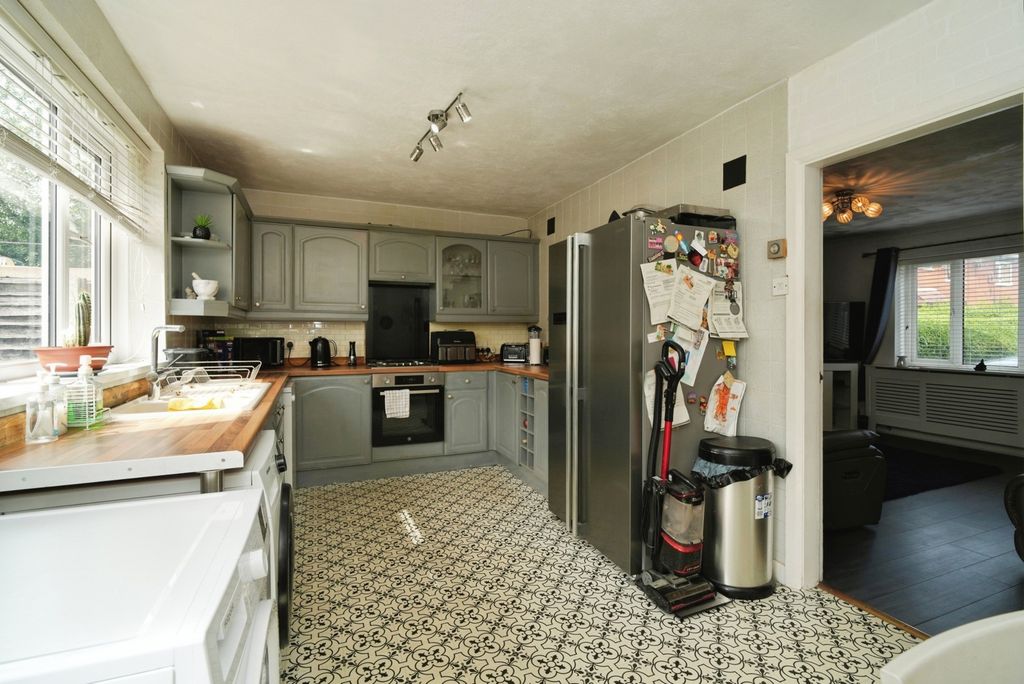 Property photo 3 of 15 Kitchen