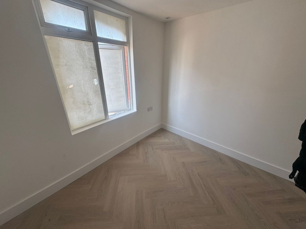 Property photo 3 of 8 Gallery