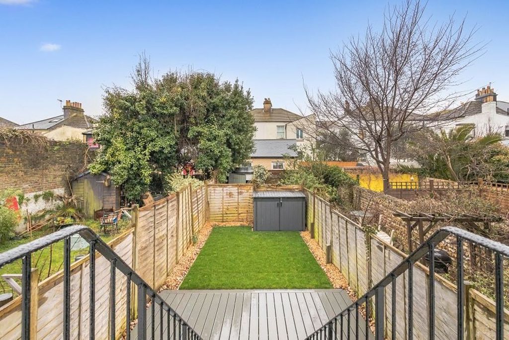 Property photo 2 of 11