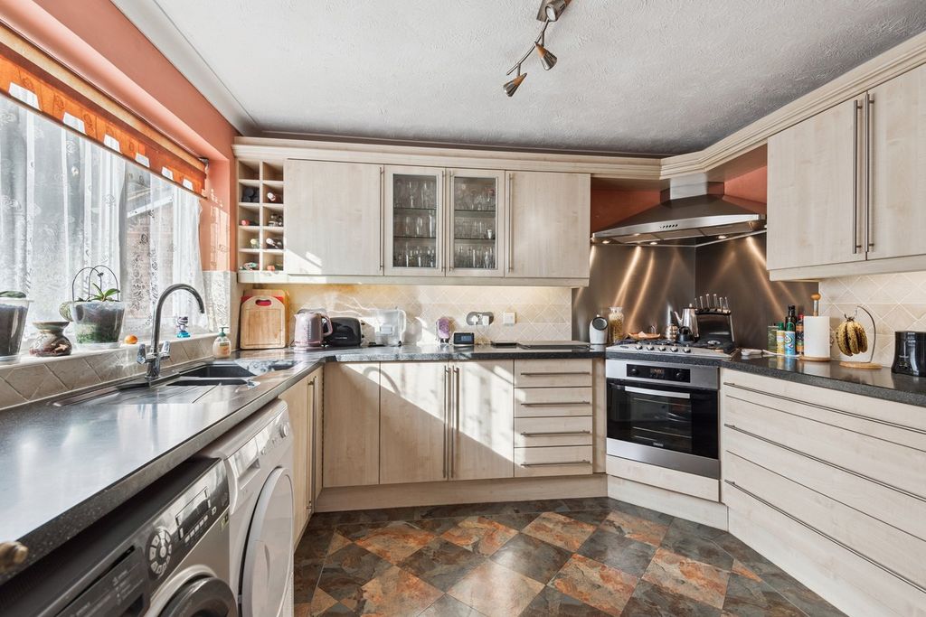 Property photo 2 of 16