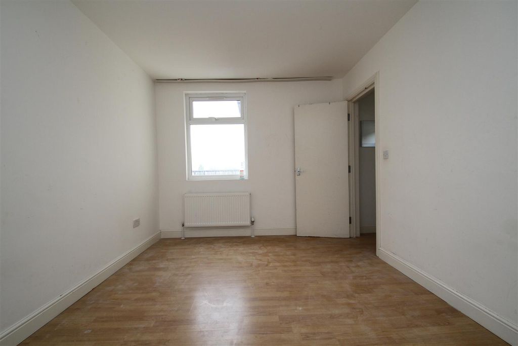 Property photo 2 of 9 Leyton2.Jpg