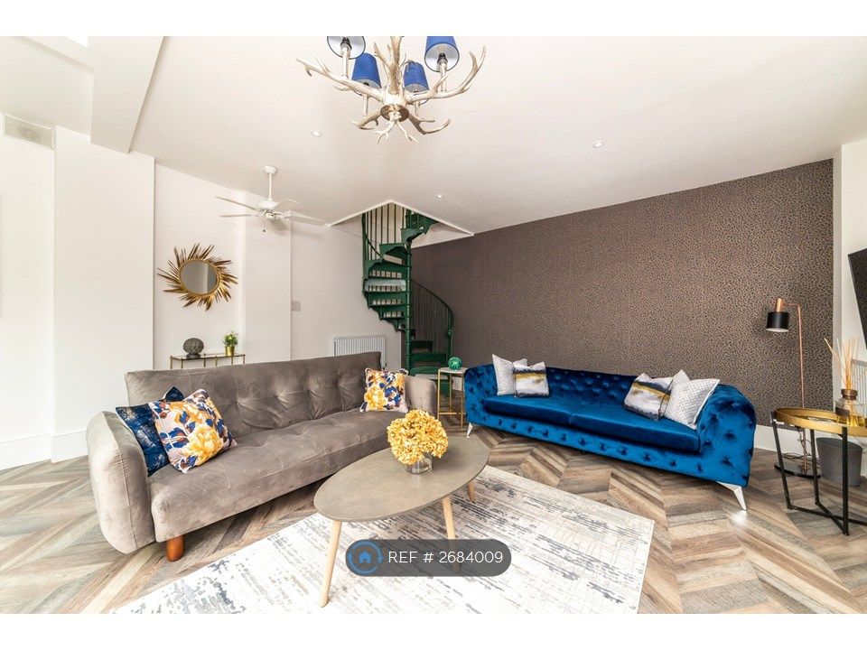 Property photo 3 of 35