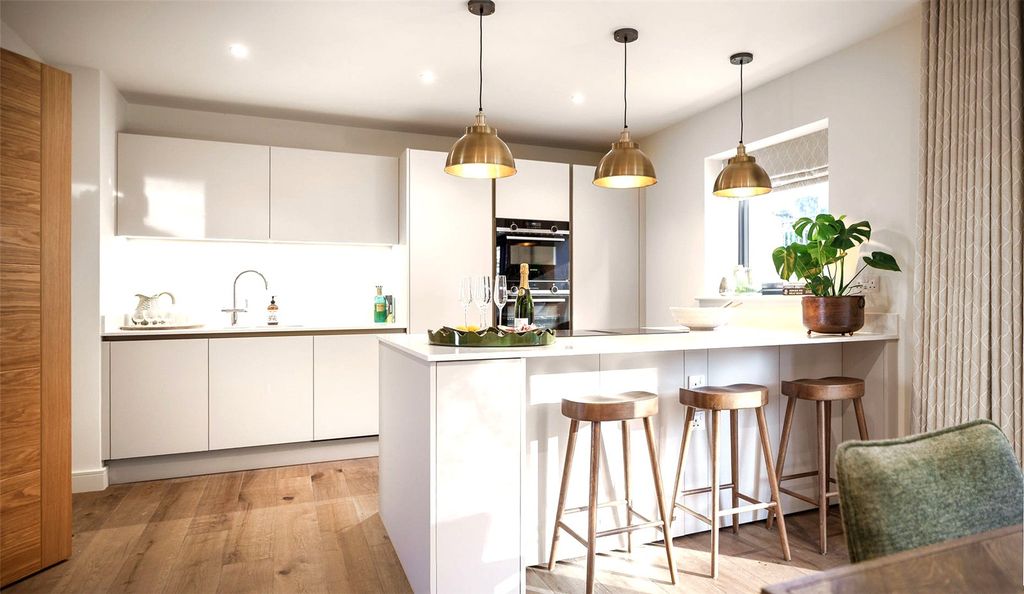 Property photo 3 of 9 Show Home