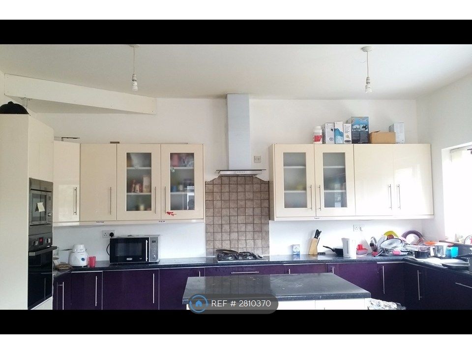 Property photo 2 of 5 Kitchen