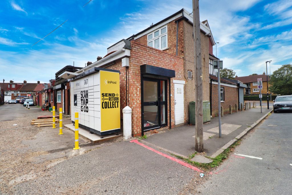 Property photo 2 of 8