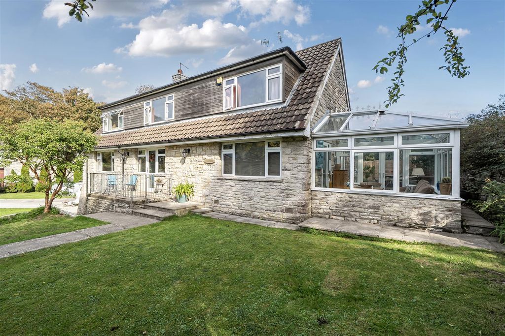 Property photo 1 of 29 1359827-20-68dab2d0E9Ff2.Jpg