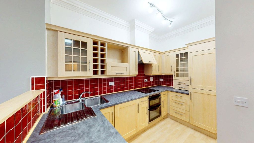 Property photo 3 of 9 Lounge/Kitchen
