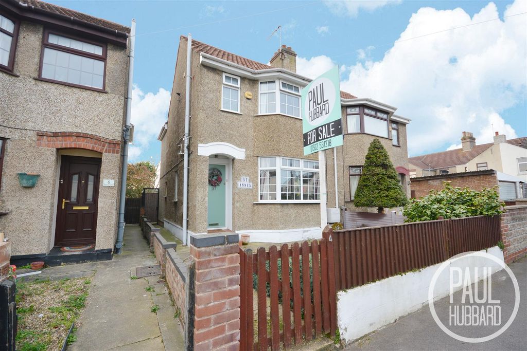 Property photo 2 of 19