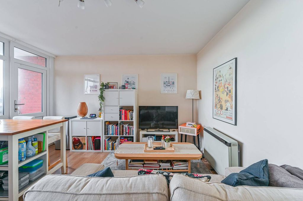 Property photo 3 of 18