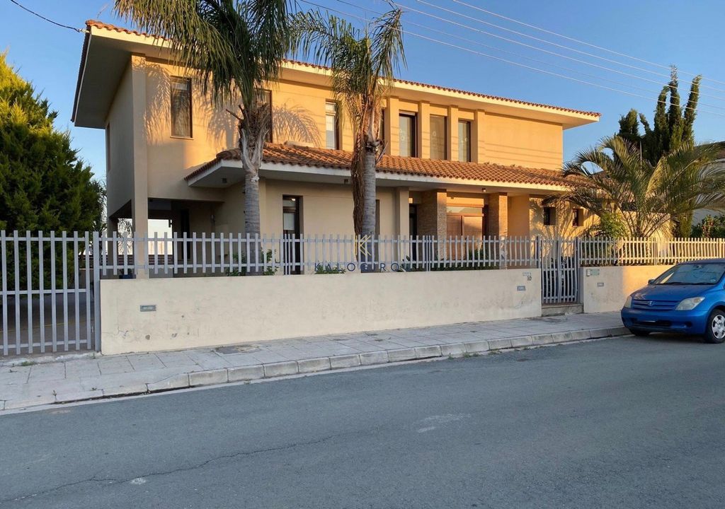Property photo 1 of 12