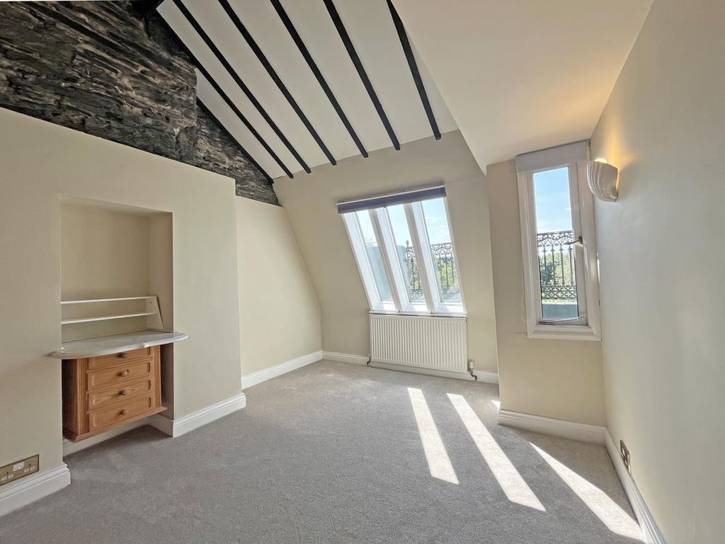 Property photo 3 of 20 Nelson Gardens 1L - Bedroom Front.Jpg
