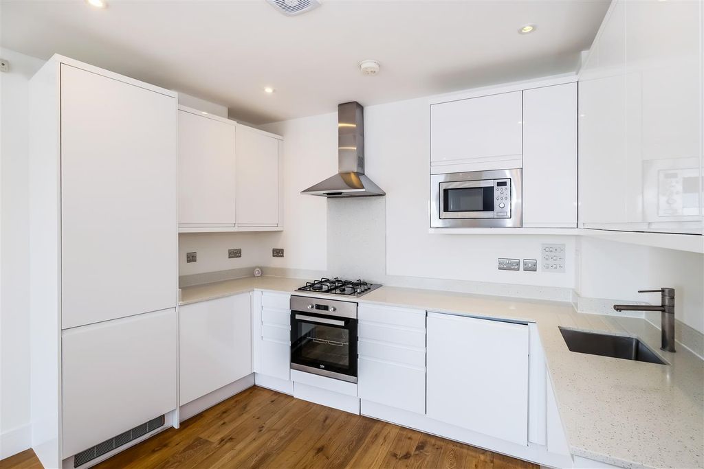 Property photo 3 of 21