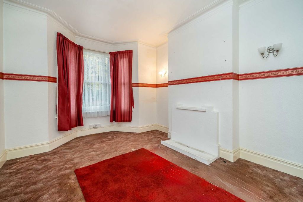 Property photo 2 of 7