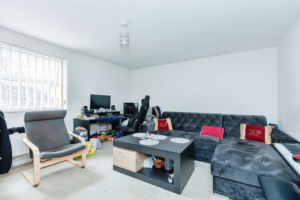 Property photo 3 of 15