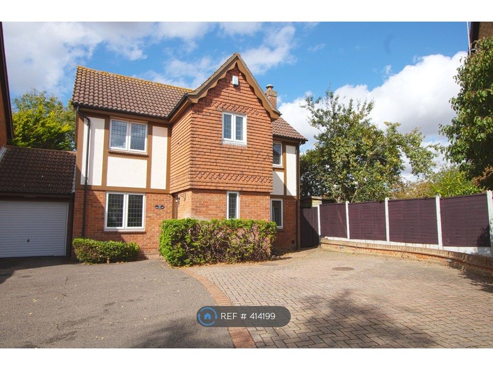 Property photo 1 of 14 Front & Driveway