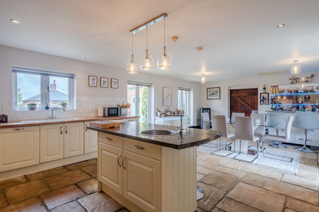 Property photo 3 of 29 Iq_00209-Hdr