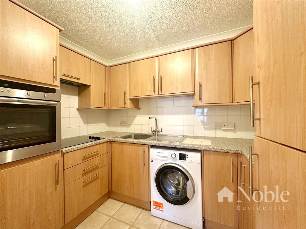 Property photo 2 of 11 Kitchen