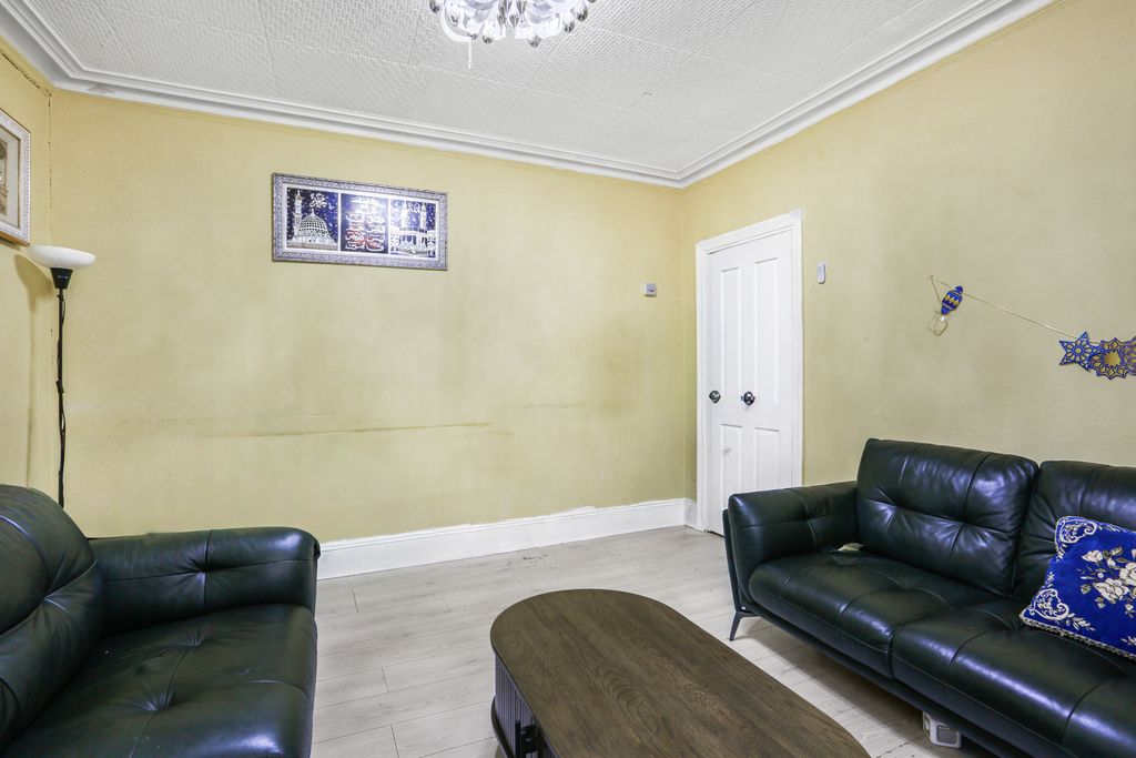 Property photo 3 of 14 1707620991 - 71 Derby Road, Cr0 - 16