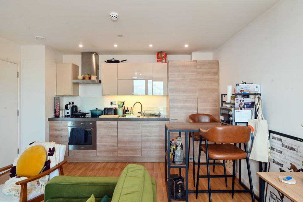 Property photo 3 of 17 71-Sky-Apartments (3)