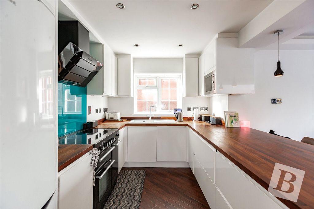 Property photo 2 of 19 Kitchen