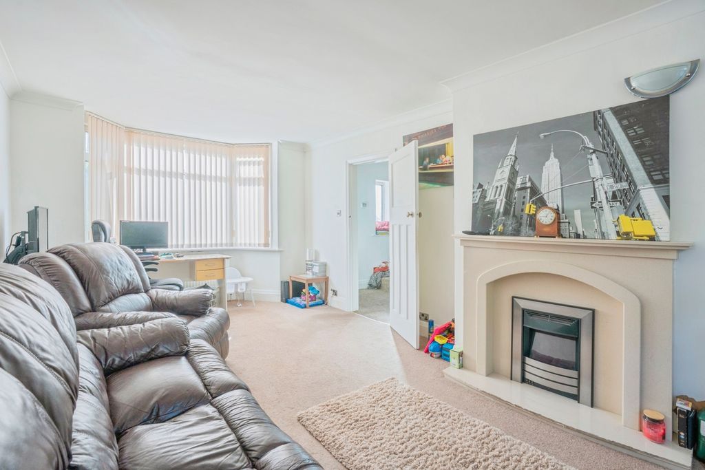 Property photo 3 of 5 Pbox-Img.Jpg