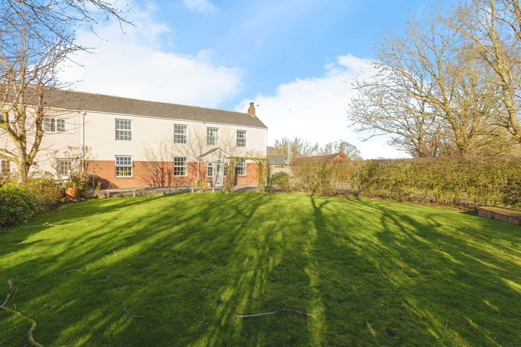 Property photo 1 of 34 Garden