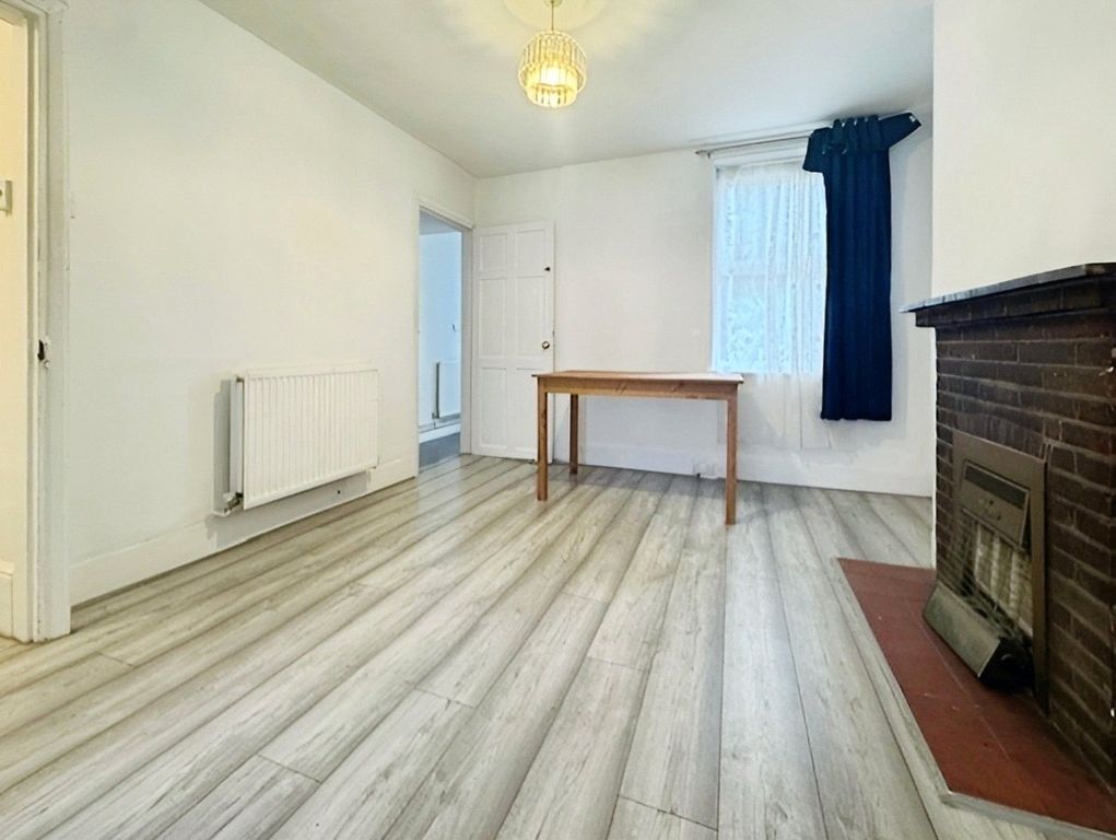 Property photo 3 of 8 Picture No. 02