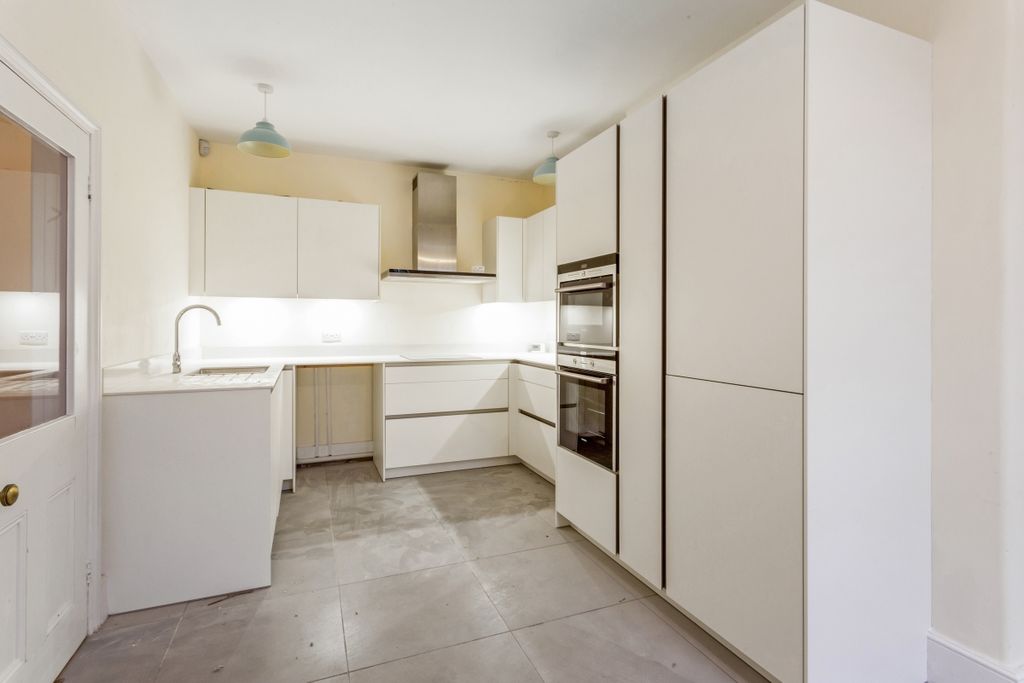 Property photo 2 of 14 Basement Flat 6 F...