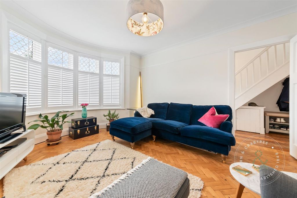 Property photo 3 of 34 Bishops-Walk-16.Jpg