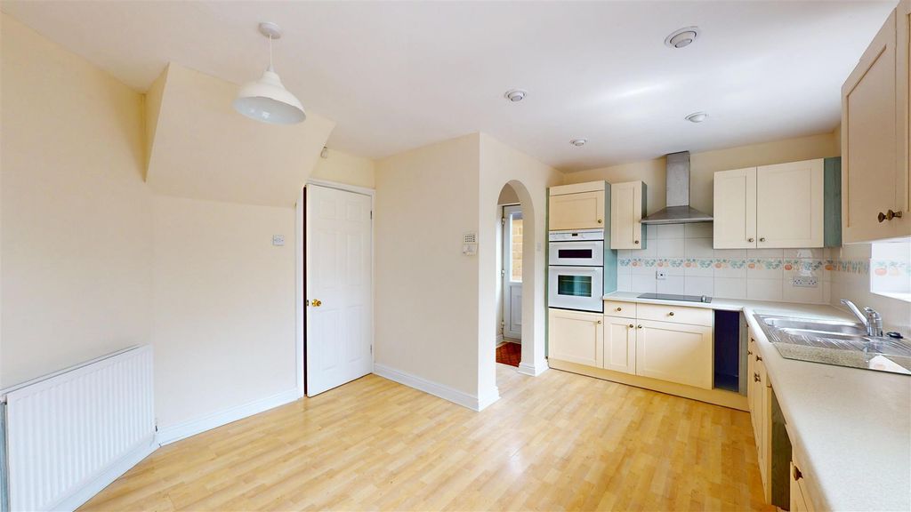 Property photo 3 of 20 Kitchen