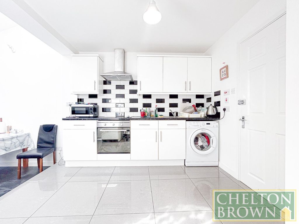 Property photo 2 of 18 Kitchen