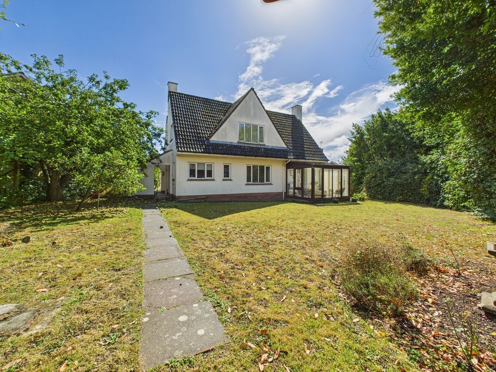 Property photo 2 of 25