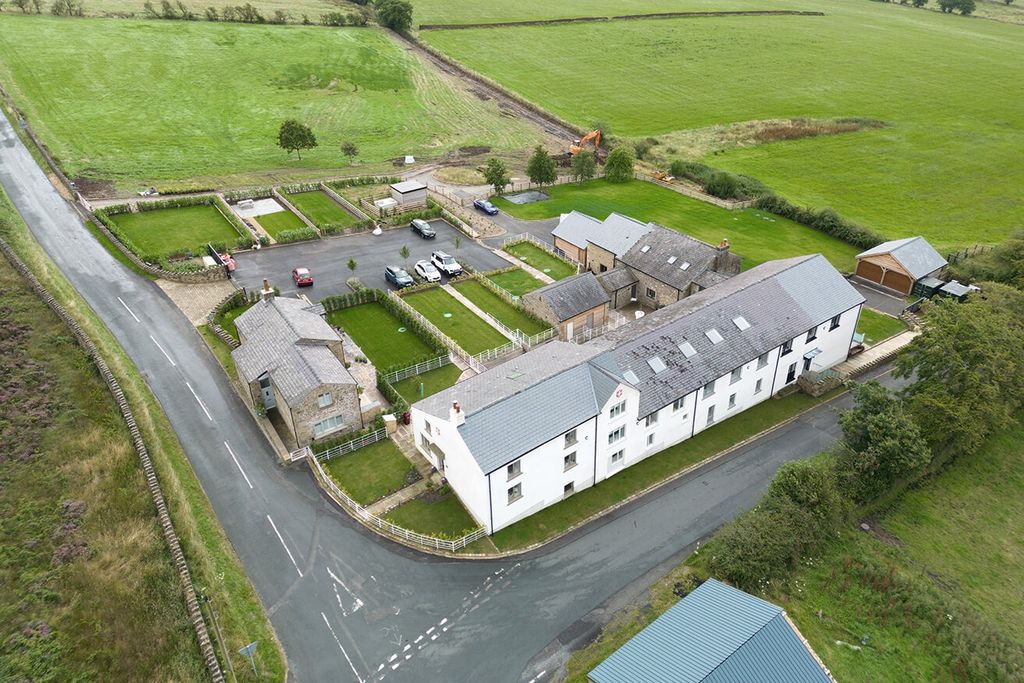 Property photo 1 of 32 4870513