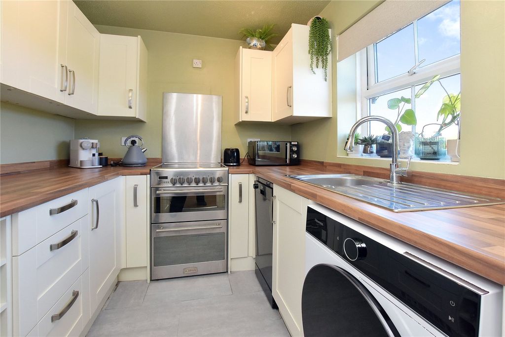 Property photo 3 of 10 Picture 3