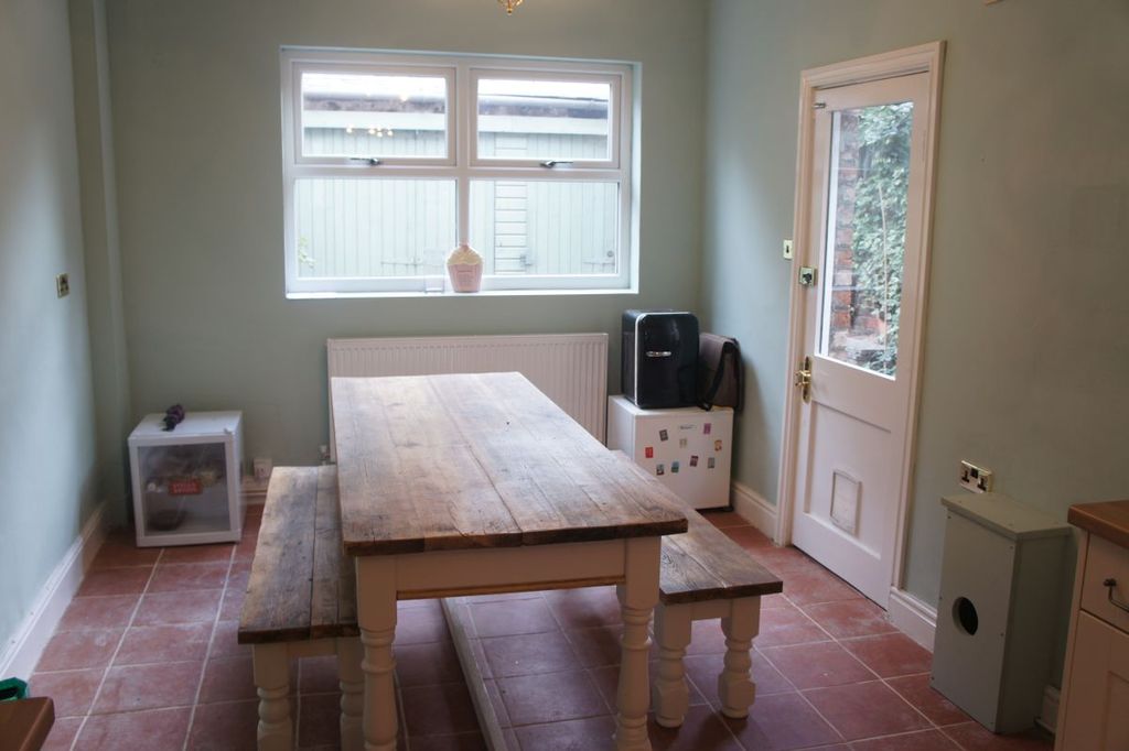 Property photo 3 of 5 16Hr Dining