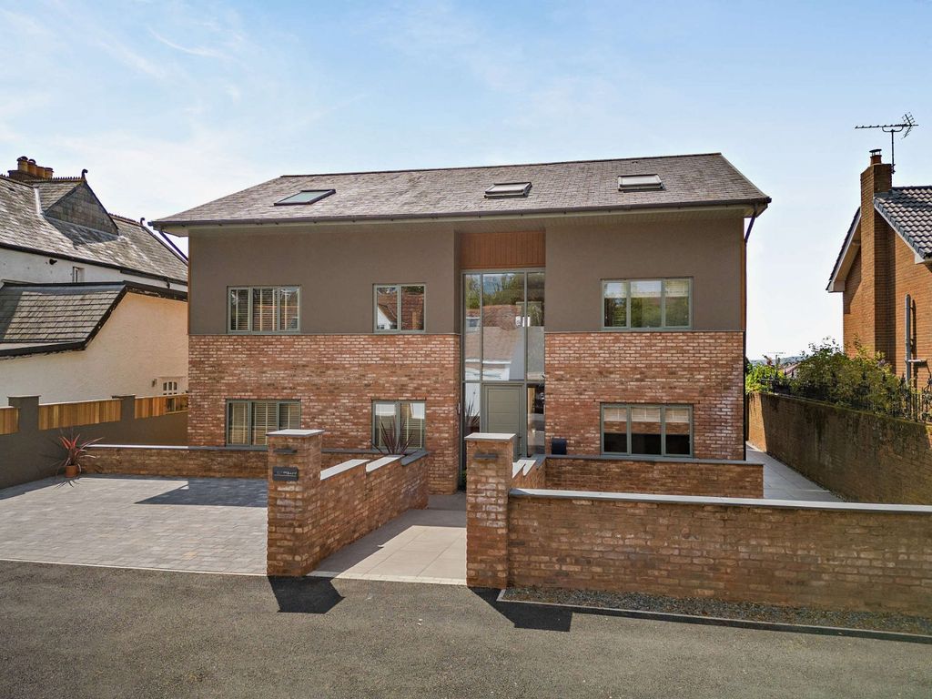 Property photo 1 of 20 West Cobham