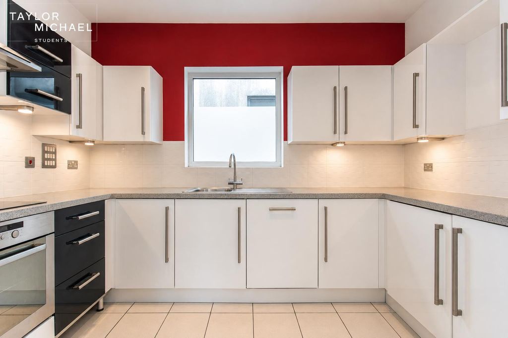 Property photo 1 of 19 Kitchen