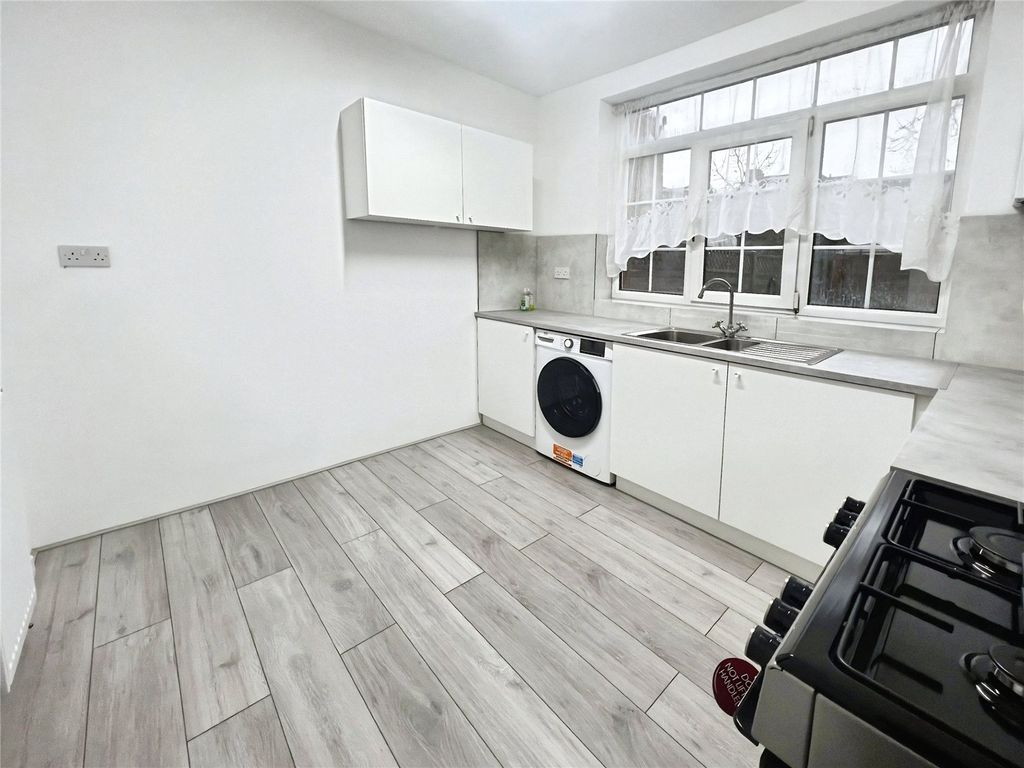 Property photo 2 of 15 Picture No. 30