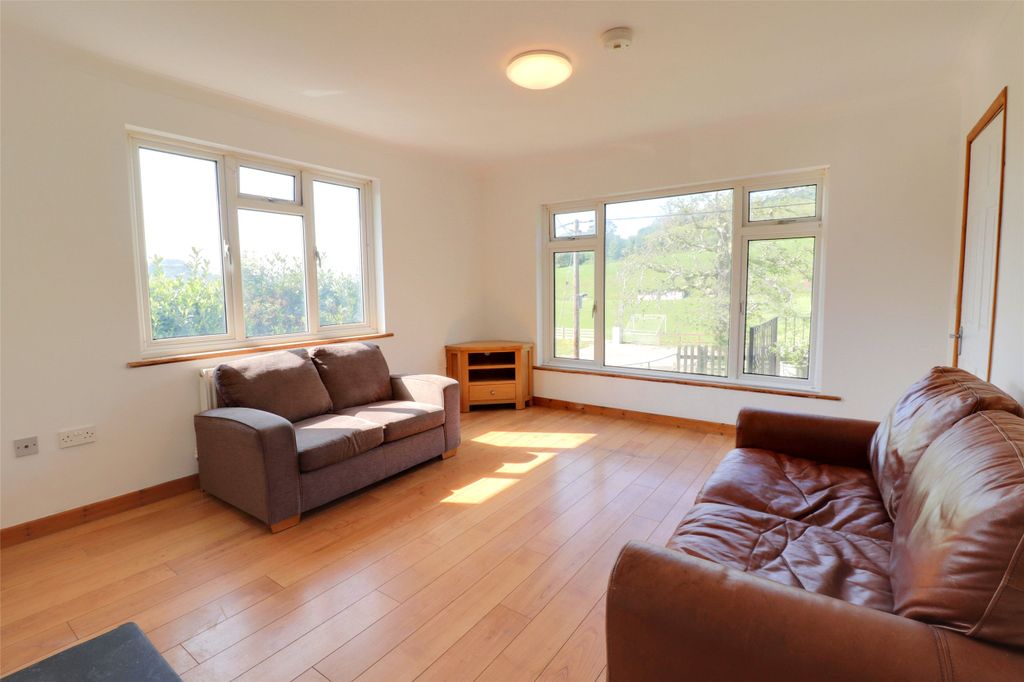 Property photo 3 of 16 3 - Picture No. 01
